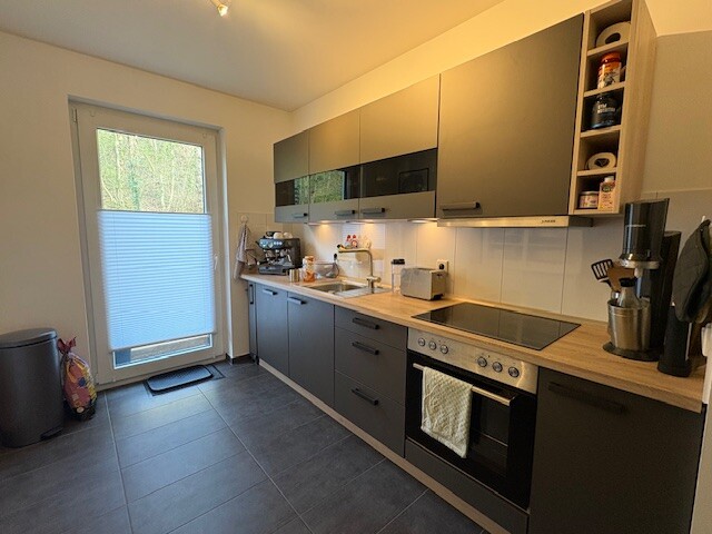 Küche mit Ausgang zur Terrasse