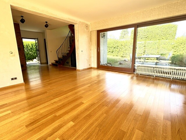 Blick vom Wohnzimmer zum Eingang