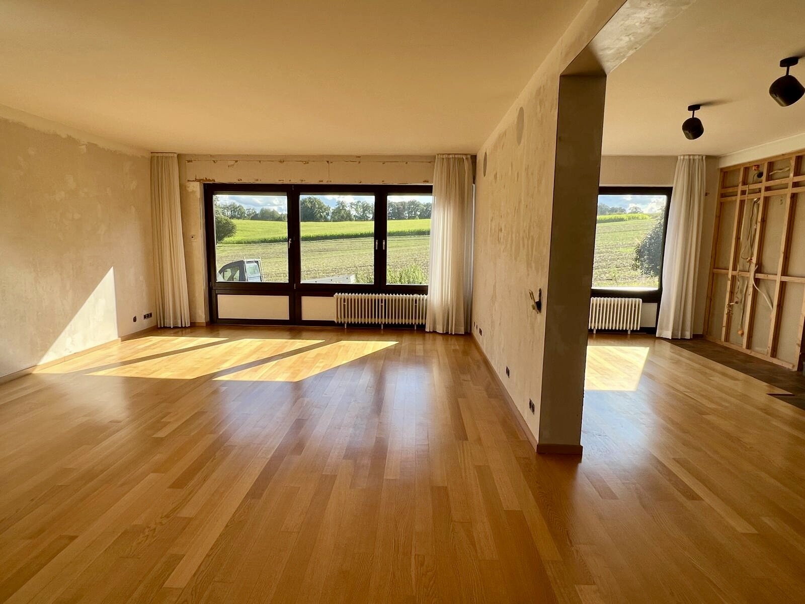 Wohnzimmer und Esszimmer